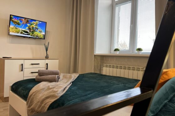 Челюскинцев 3